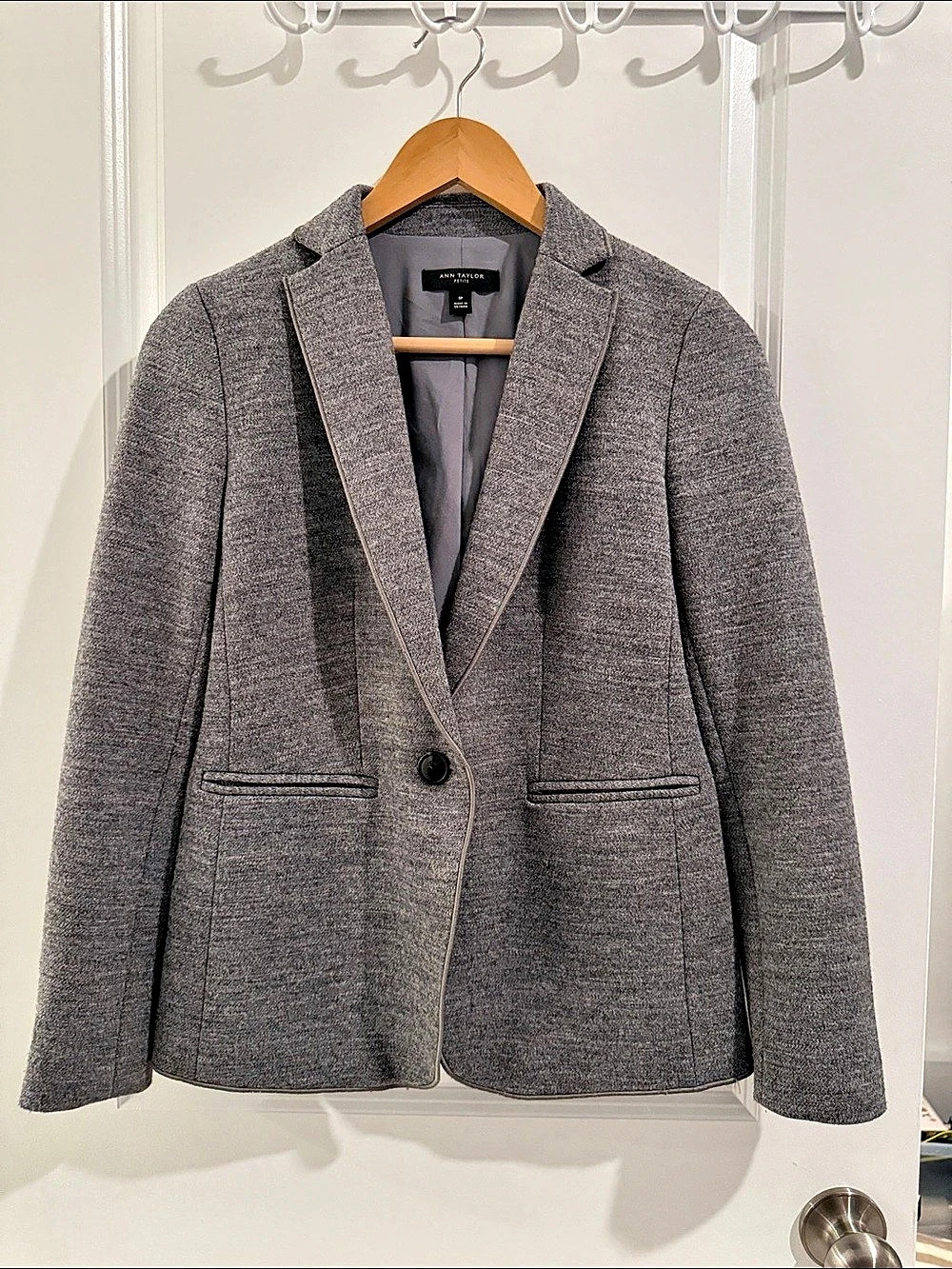 Ann Taylor Gray Blazer Size 0P Like New